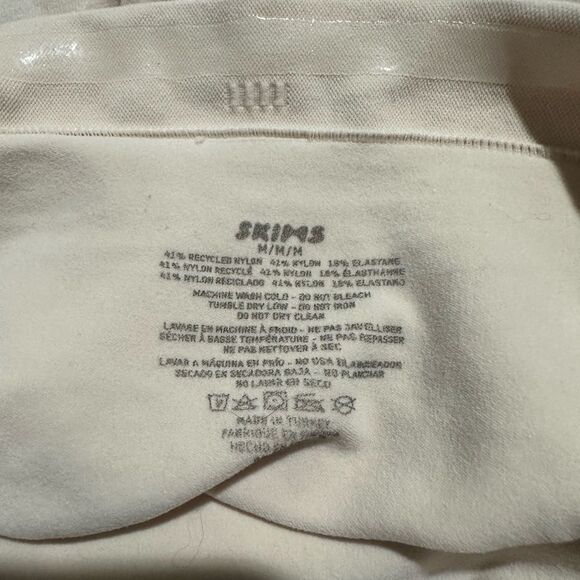 SKIMS NWT mid thigh shorts size M in the color sand - Picture 3 of 5